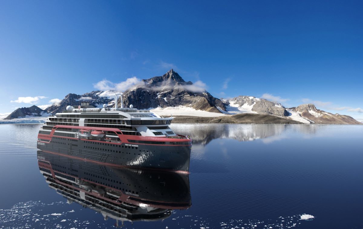 MS-Roald Amundsen-Svalbard. Foto: Hurtigruten